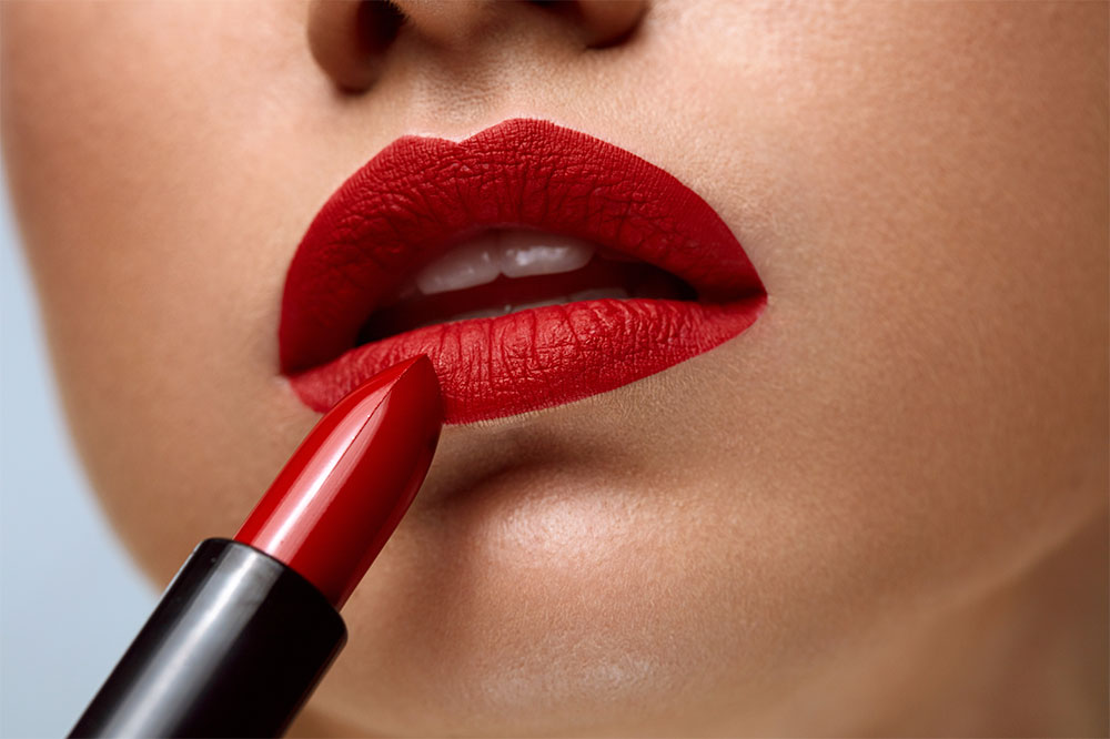 5 things to never do when buying and using lipsticks