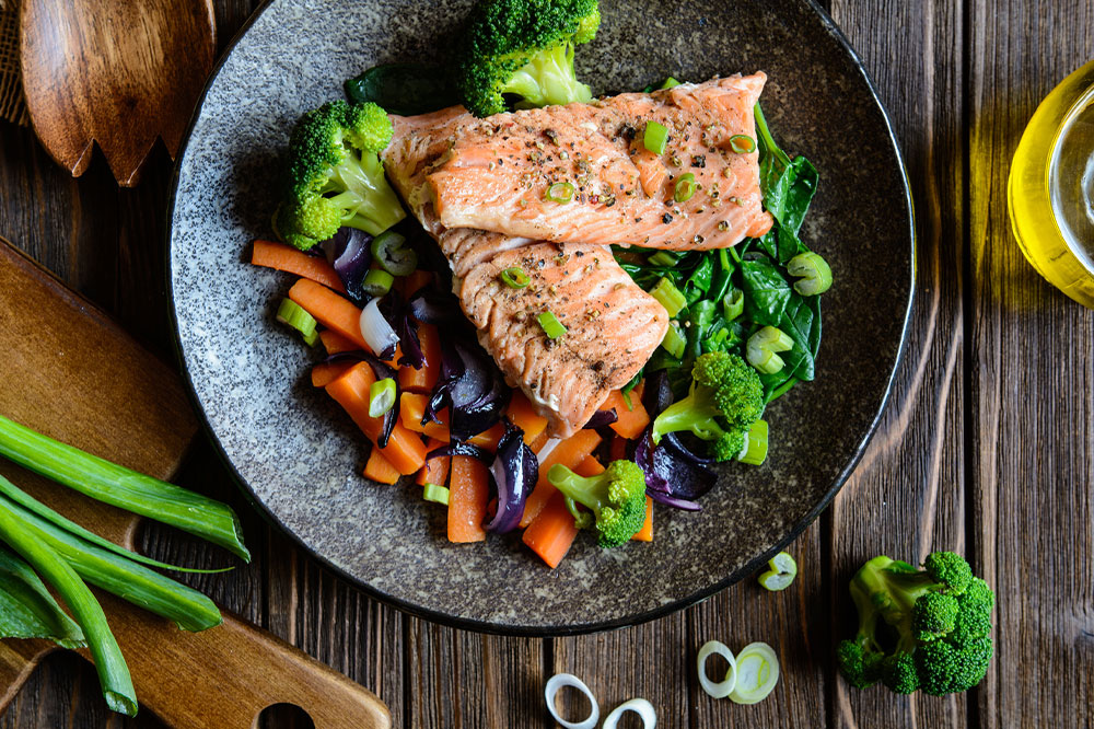 Foods to Eat and Avoid With Macular Degeneration