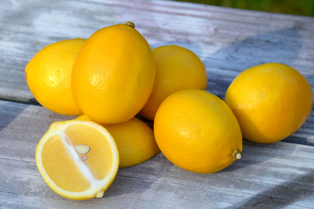12 Healthy Foods to Manage Menstrual Cramps